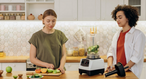 women making a Smoothie